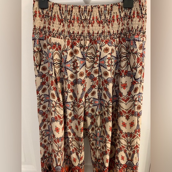 BEBE • Airy Wide-Leg Floral Pants - Picture 7 of 11